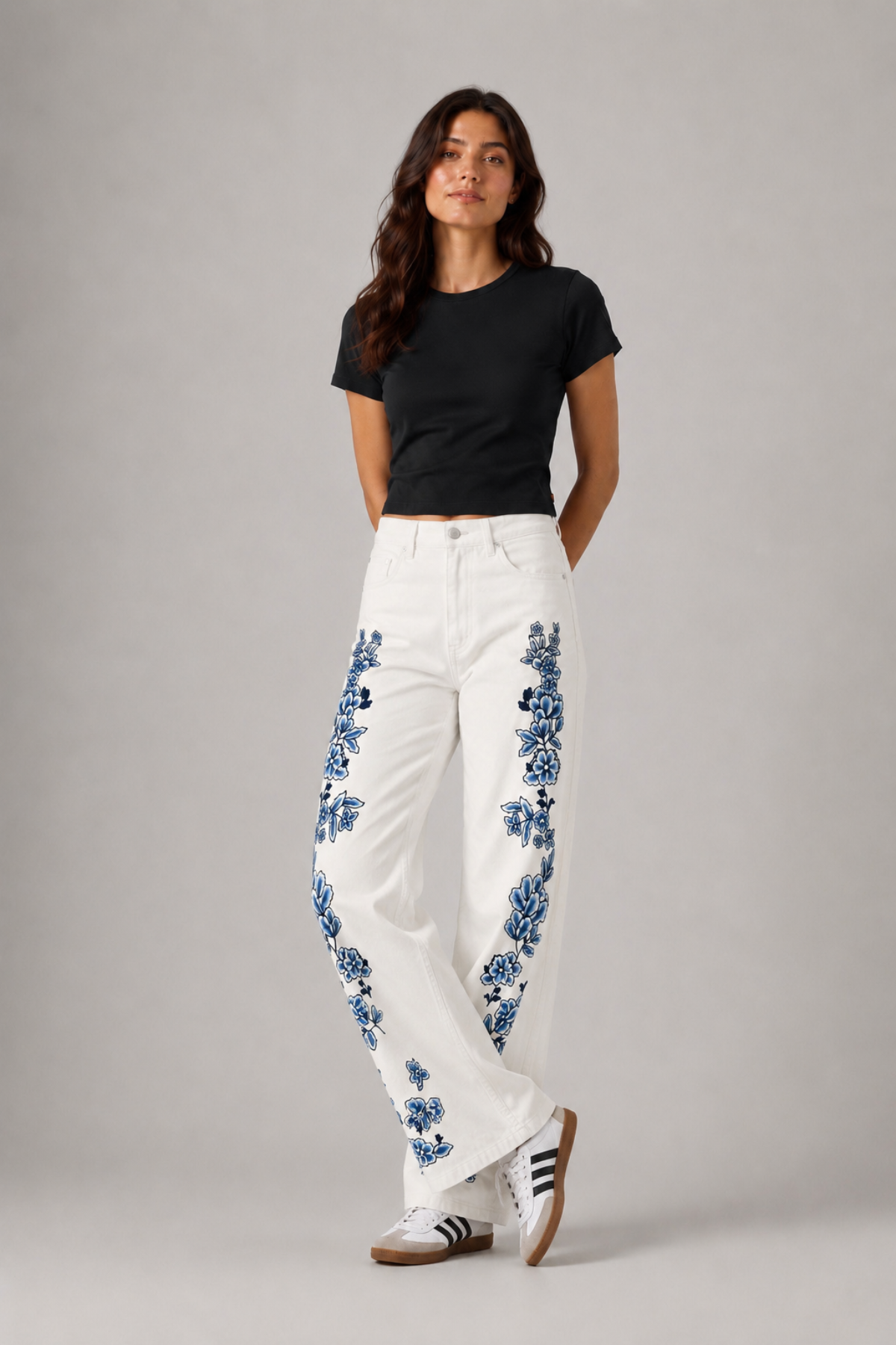Mavi Çiçek Nakışlı Straight Jean