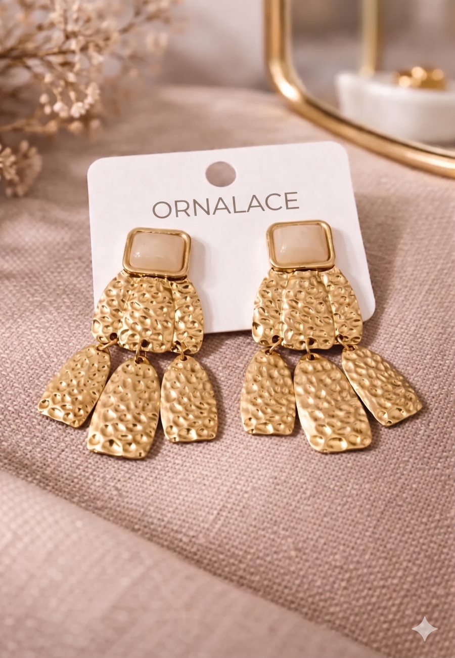 Altın Kaplama Desenli Plaka Sallantılı Çerçeveli Kare Model Vintage Küpe Krem